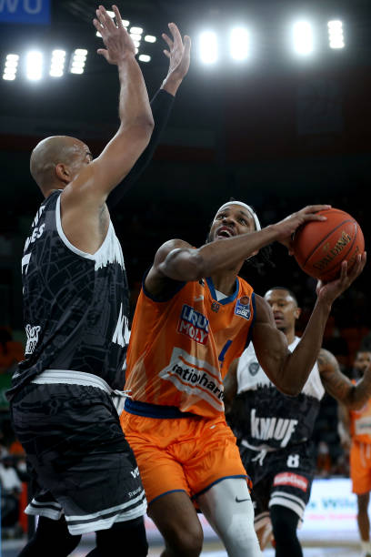 而在众多探 而在众多探